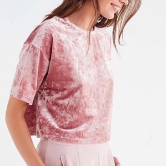 Urban Outfitters Tops - Urban Outfitters Pink Crushed Velvet Short Sleeve Boxy Slouchy Crop Top Small